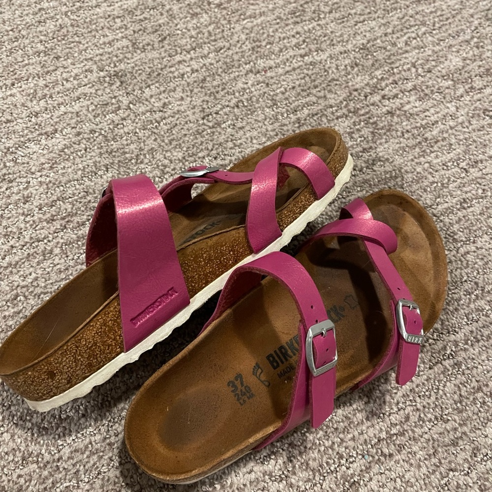 Size 37 Euro, or 6.5 U.S like new birks, I just don’t wear them.